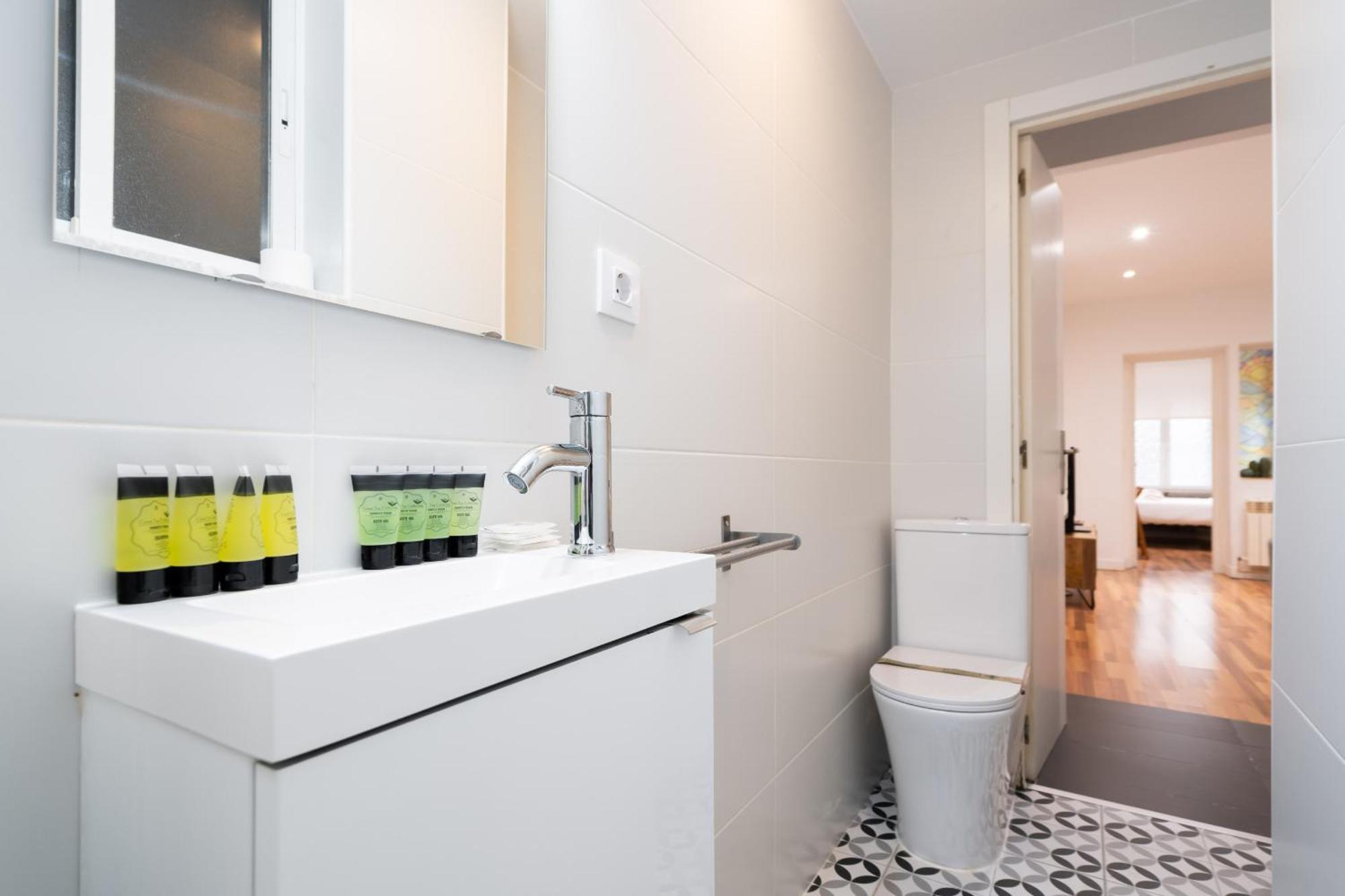 Apartamento En La Plaza De Lavapies Alquiler Temporal Madrid Buitenkant foto