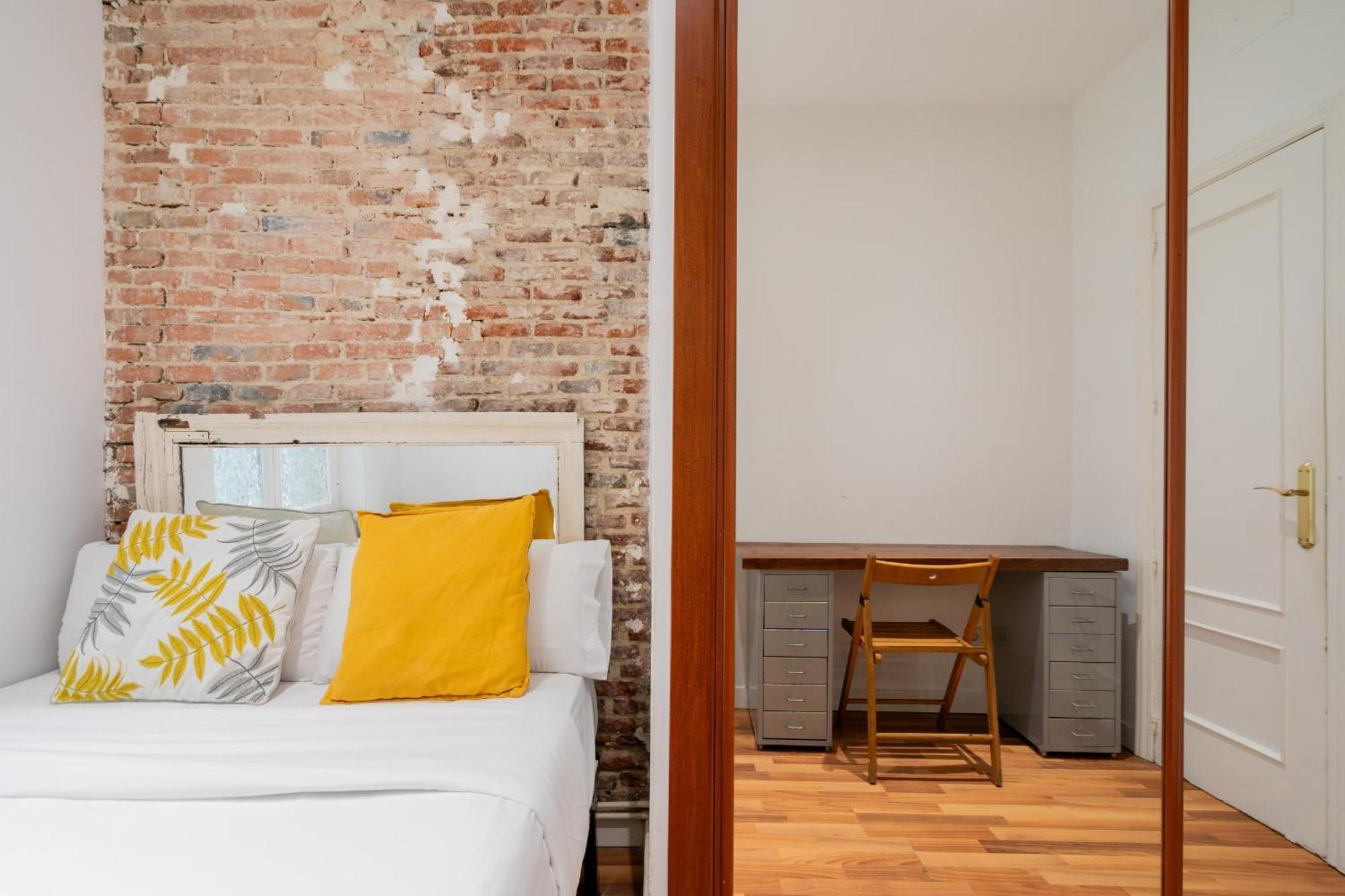 Apartamento En La Plaza De Lavapies Alquiler Temporal Madrid Buitenkant foto